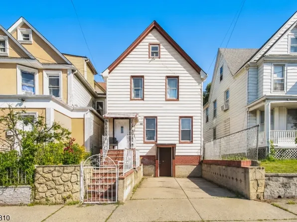 66 President St, Passaic City, NJ 07055