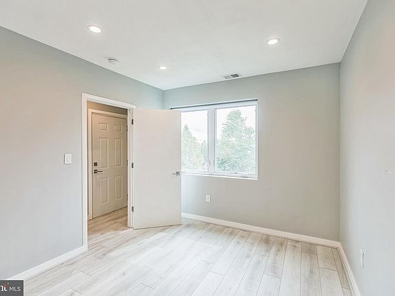 4th image of 1332 Bryant St NE APT 3
