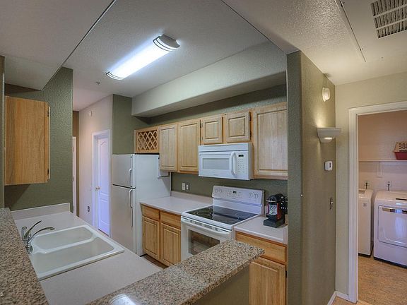4th image of 2929 W Yorkshire Dr Floor 2