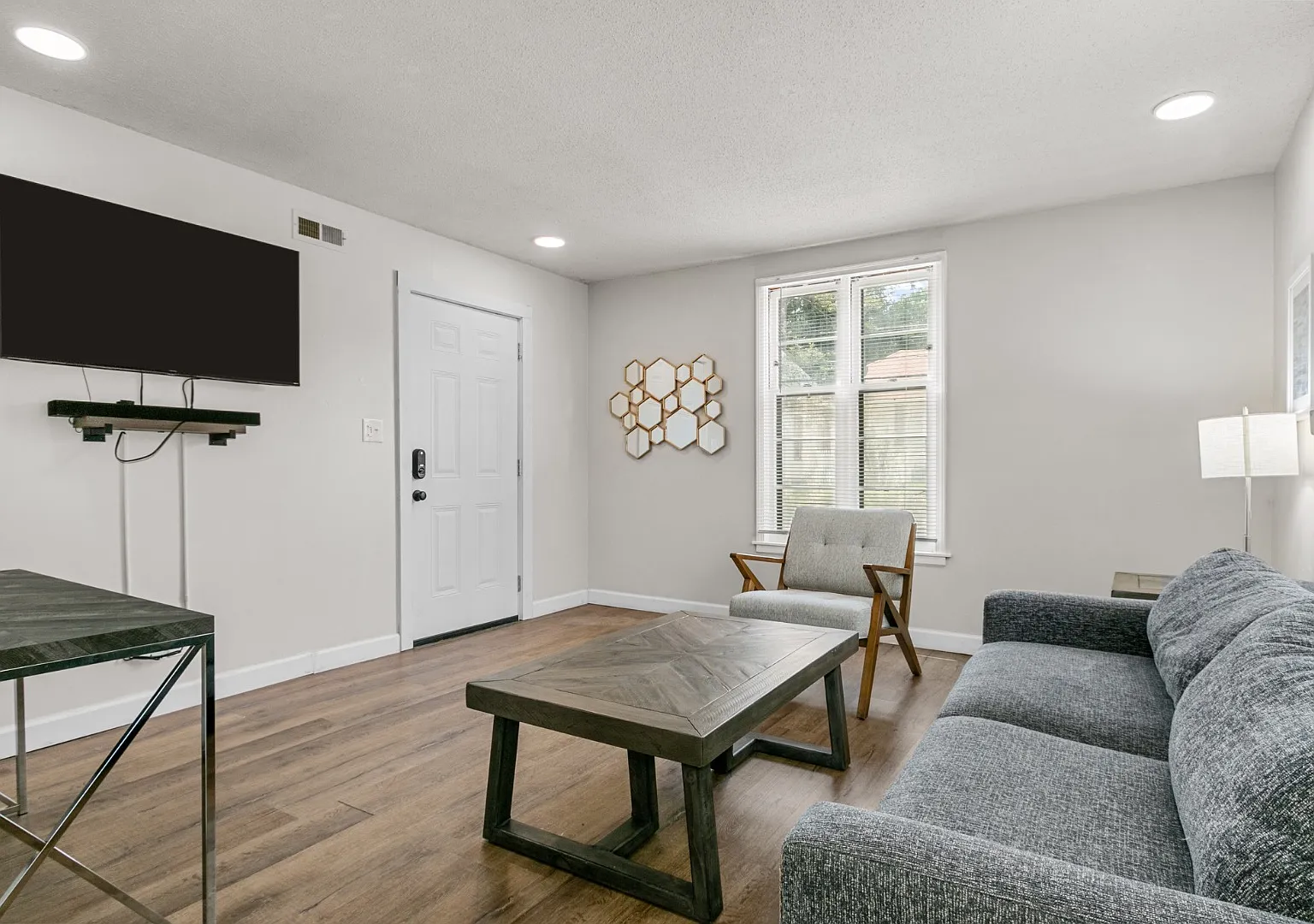 4333 Fisher St — Photo 4