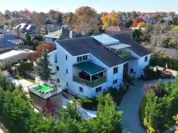 21540 27th Ave, Bayside, NY 11360