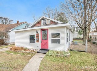 1022 Hollywood St NE, Grand Rapids, MI 49505