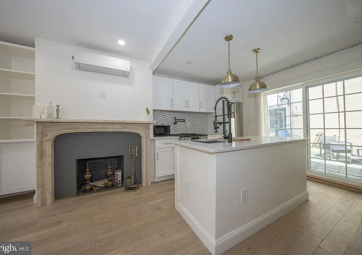 2 bed, 2.0 bath, 885 sqft, $3,200 — Photo 4