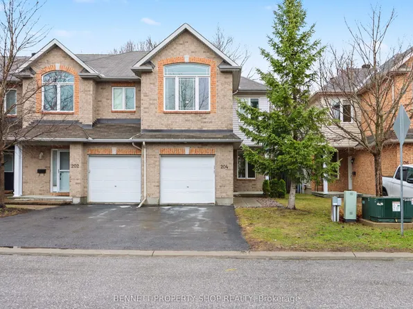 204 Talltree Cres, Ottawa, ON K2S 0A9