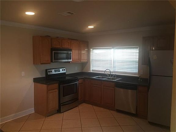 3rd image of 5025 New York Cir