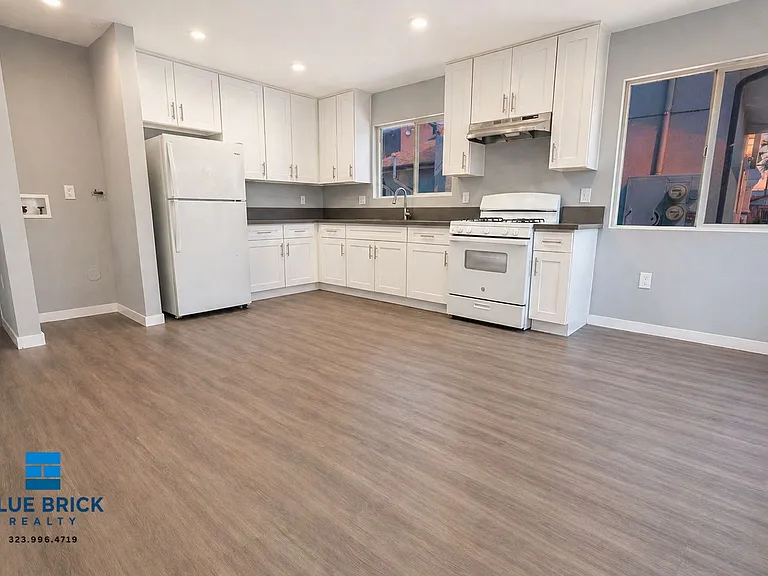 1242 W 93rd St #1/4 — Photo 1