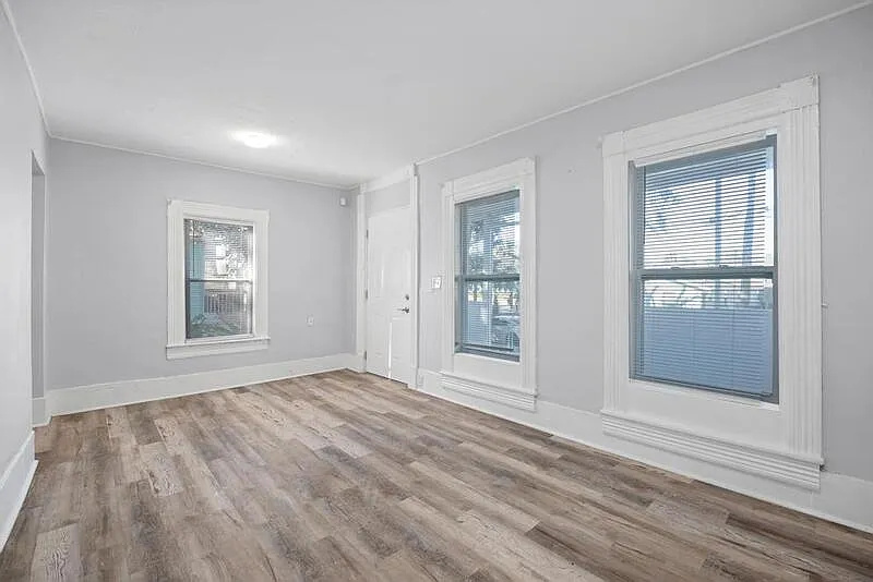3 bed, 1.0 bath, 928 sqft, $995 — Photo 4