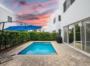 9729 NW 75th St, Doral, FL 33178