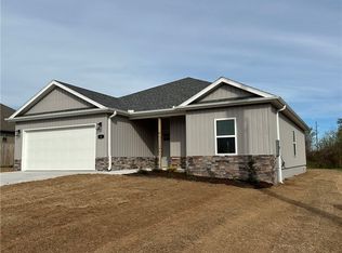 4 Briscoe Ln, Bella Vista, AR 72715