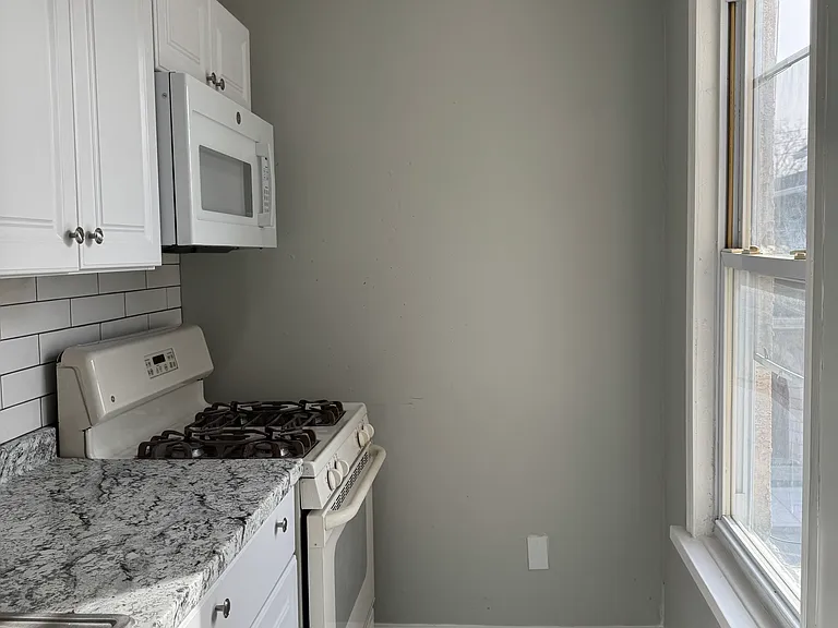126 S 5th St #4 — Photo 5