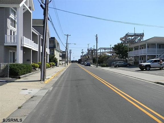 4th image of 825 Plymouth Pl #20