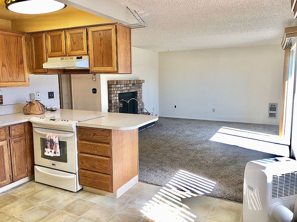 Open floor plan, Kit, LR, DR