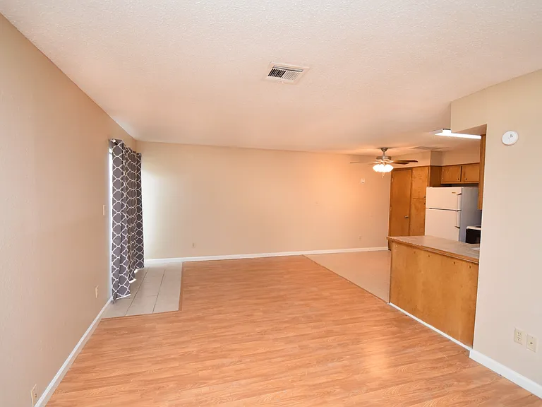 609 Sherwood Dr #C — Photo 1
