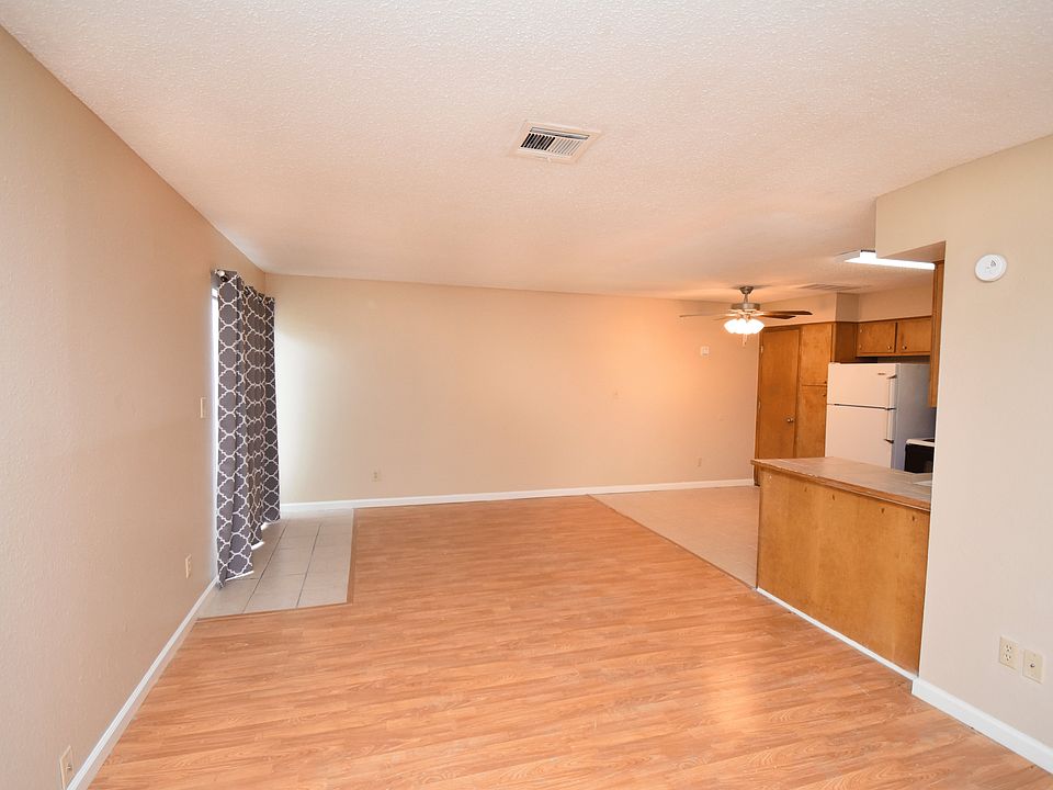 1st image of 609 Sherwood Dr APT C