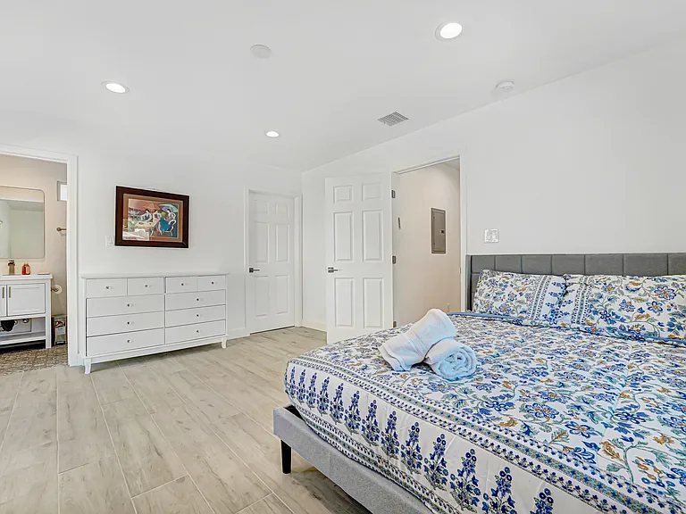 5554 Capistrano Ave — Photo 14