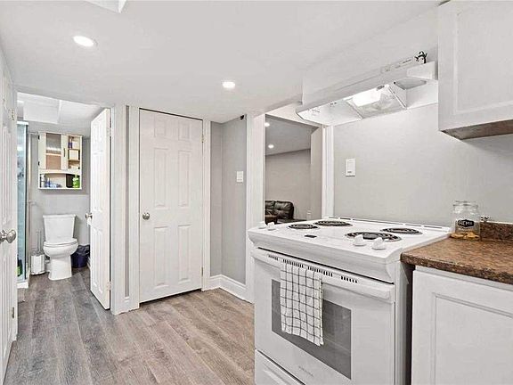 4th image of 573 Daintry Cres #2