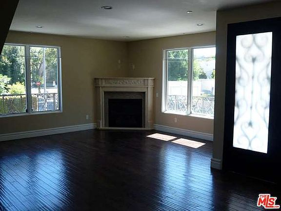 3rd image of 1096 S Bedford Dr #1