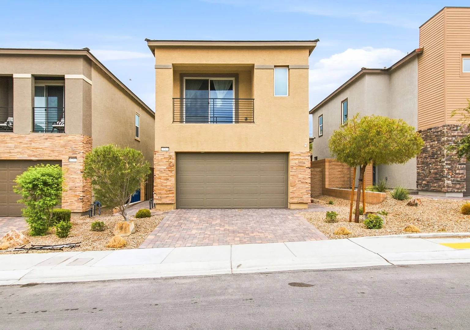 Beautiful 3-Bedroom Home in Desirable Skye Canyon — Photo 2