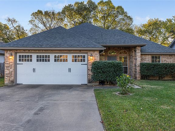 2nd image of 407 N Coulter Dr