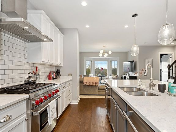 5th image of 627 Parkside Ct