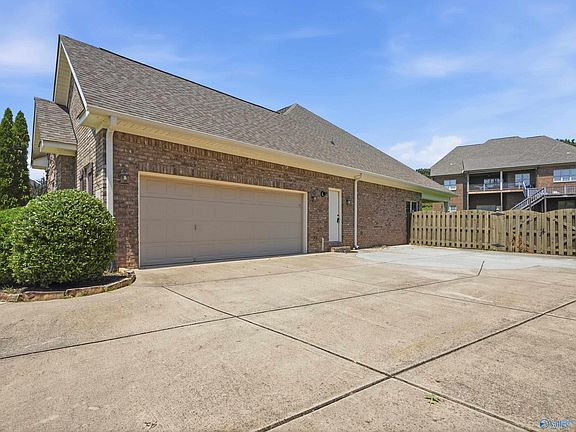 5th image of 122 Star Chase Ln