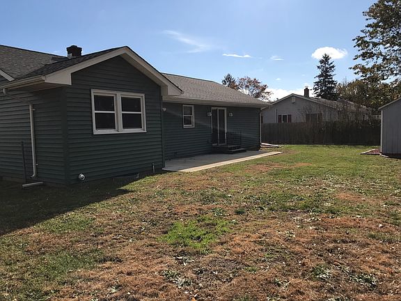 3rd image of 28 Lake Ave