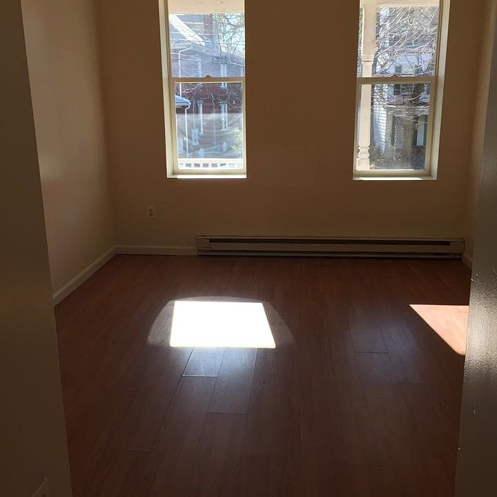 1st image of 750 W Washington St