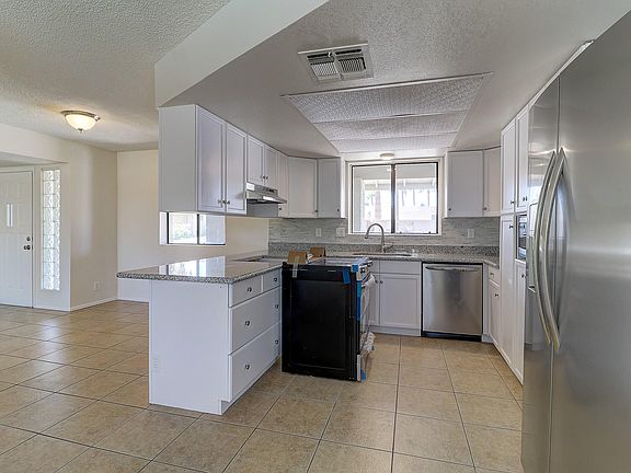5th image of 6024 E Hillview St