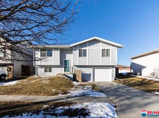 2041 NW 54th St, Lincoln, NE 68528