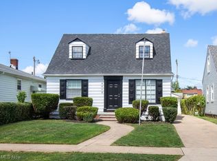 8018 Pinegrove Ave, Parma, OH