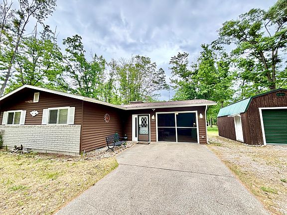3rd image of 3327 Pleasant View Dr