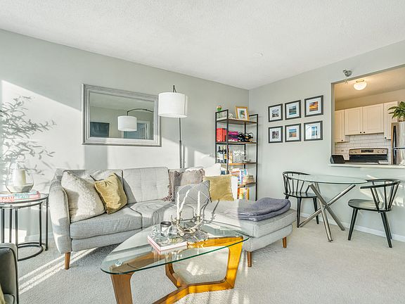 4th image of 111 W Maple St APT 1809