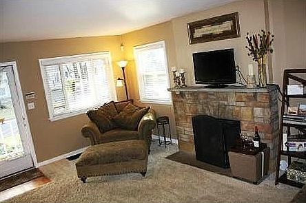 Very neutral and inviting space! Make it yours!