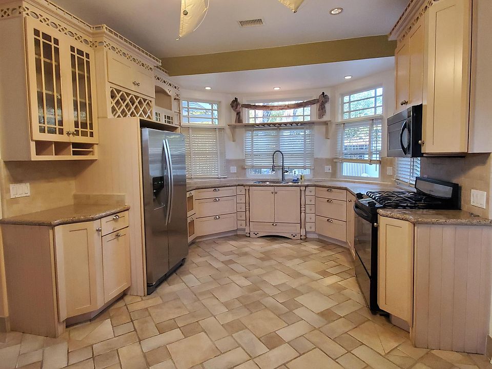 Large kitchen with bay windows and gas range, ample storage
