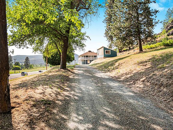 4th image of 1733 Highway 395 S