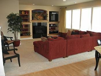 Great Room w/Maple Built-ins
