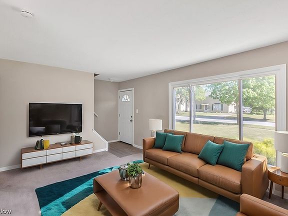 5th image of 27081 Drakefield Ave
