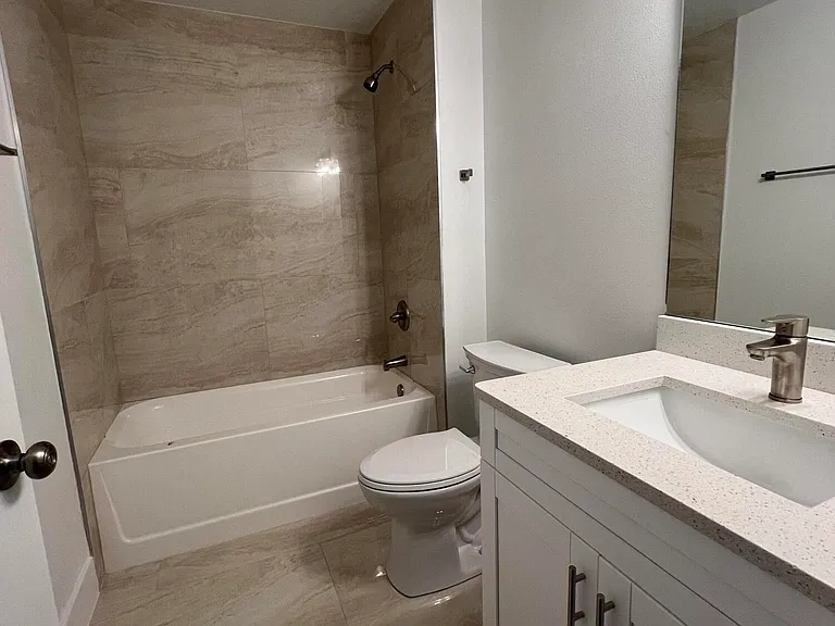 1625 Waneta St SE — Photo 8