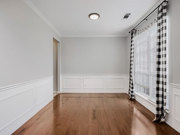 4th image of 5216 Birch Grove Ln
