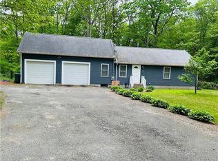 242 Quaker Ln, Scituate, RI 02857