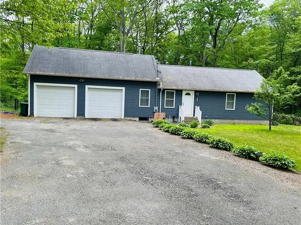 242 Quaker Ln, Scituate, RI 02857