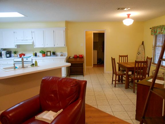 5th image of 907 Chay Dr