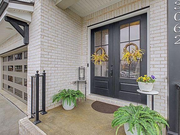 2nd image of 3062 Wiltshire Park Pl