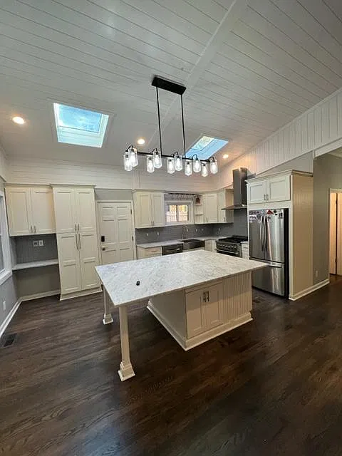 2501 Wawona Dr