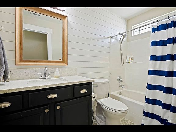5th image of 6042 S Augustine Ave