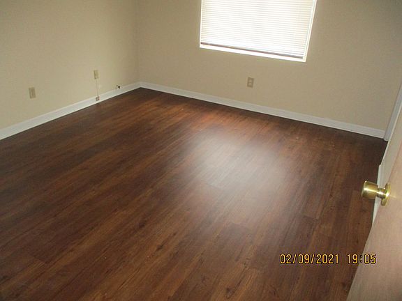 4th image of 162 Pelham Dr #B