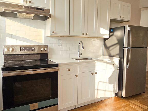 2nd image of 3021 Holland Ave #54