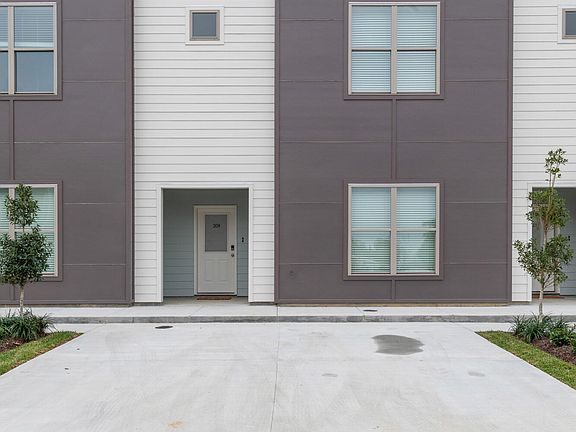 4th image of 203 Firethorn Dr