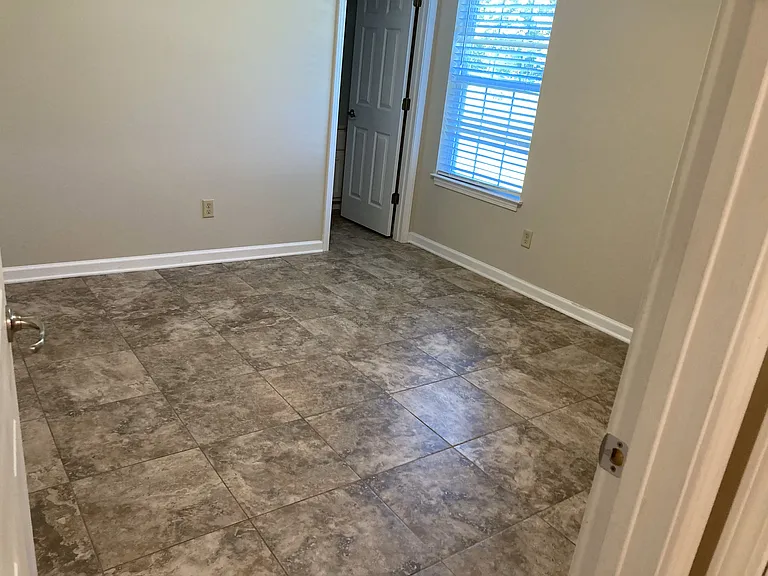 9134 Feathers Chapel Dr — Photo 5