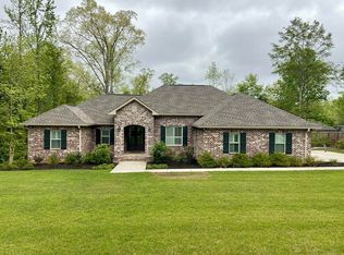 15 Rio Dosa Dr, Hattiesburg, MS 39402